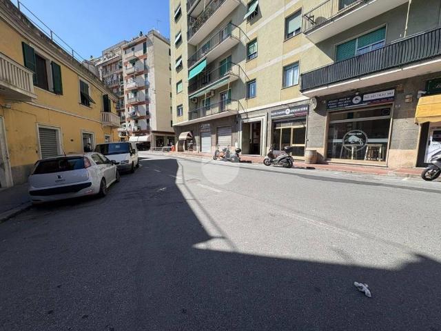 Locale Commerciale in vendita a Medio Ponente, Serra Riccò