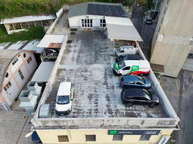 Locale Commerciale in vendita a Medio Ponente, Serra Riccò