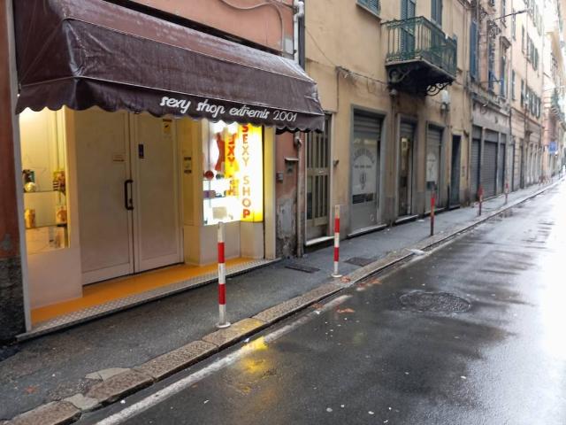 Locale Commerciale in vendita a Centro Ovest, Serra Riccò