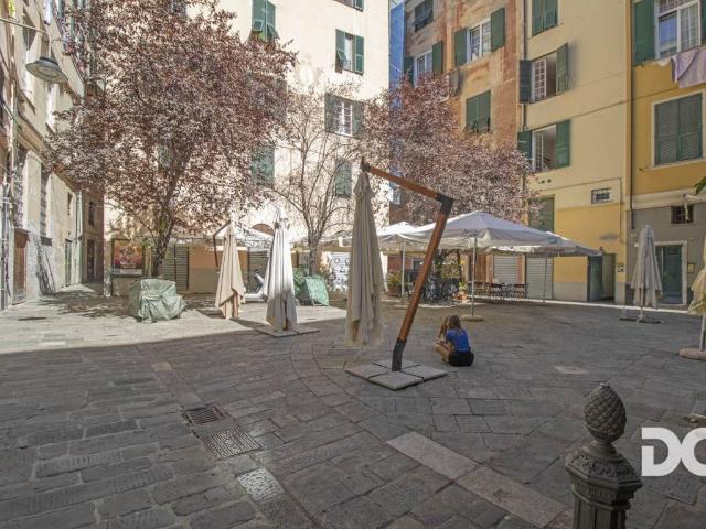 Locale Commerciale in vendita a Centro Est, Serra Riccò