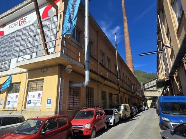 Locale Commerciale in vendita a Val Polcevera, Serra Riccò