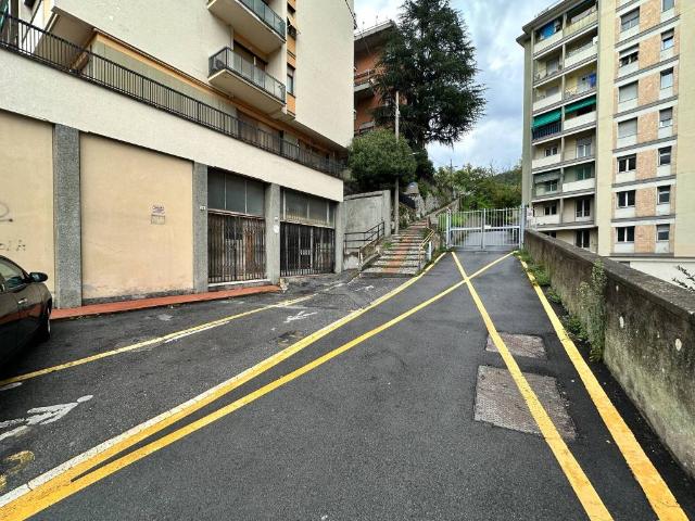 Locale Commerciale in vendita a Media Val Bisagno, Serra Riccò