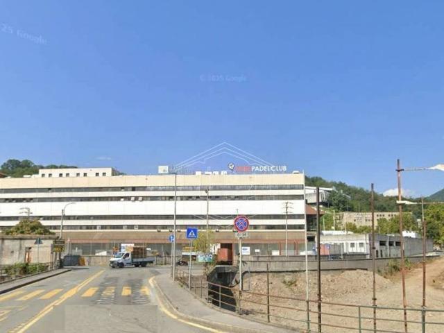 Locale Commerciale in vendita a Val Polcevera, Serra Riccò