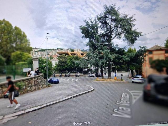 Locale Commerciale in vendita a Medio Levante, Serra Riccò