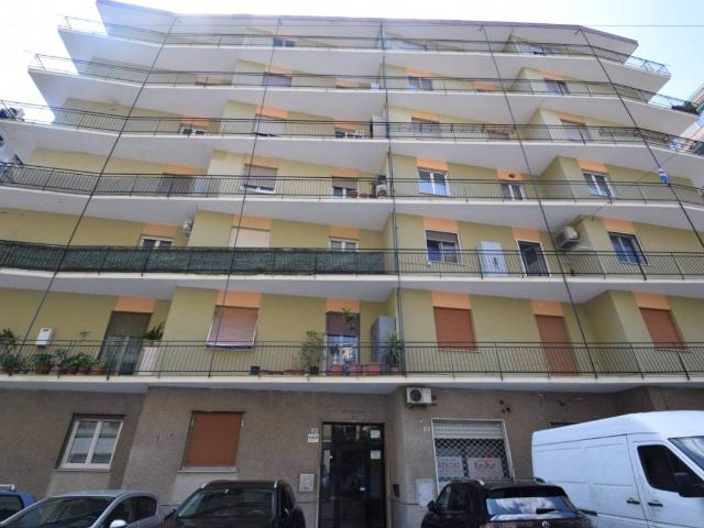 Locale Commerciale in vendita a Ponente, Serra Riccò
