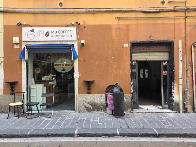 Locale Commerciale in vendita a Centro Ovest, Serra Riccò