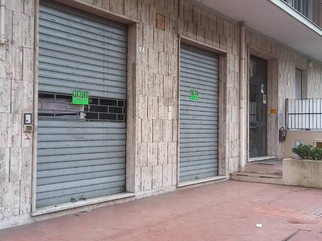Locale Commerciale in vendita a Medio Ponente, Serra Riccò