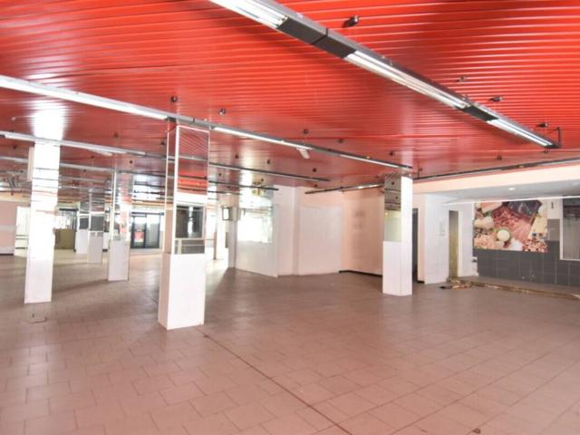 Locale Commerciale in vendita a Val Polcevera, Serra Riccò