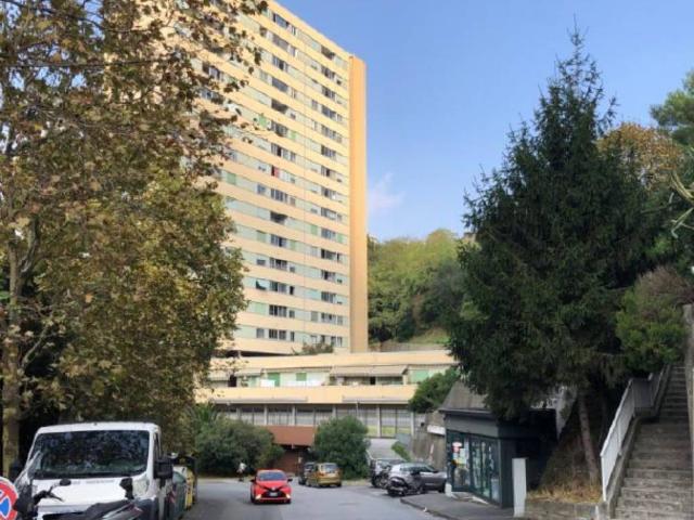 Locale Commerciale in vendita a Val Polcevera, Serra Riccò