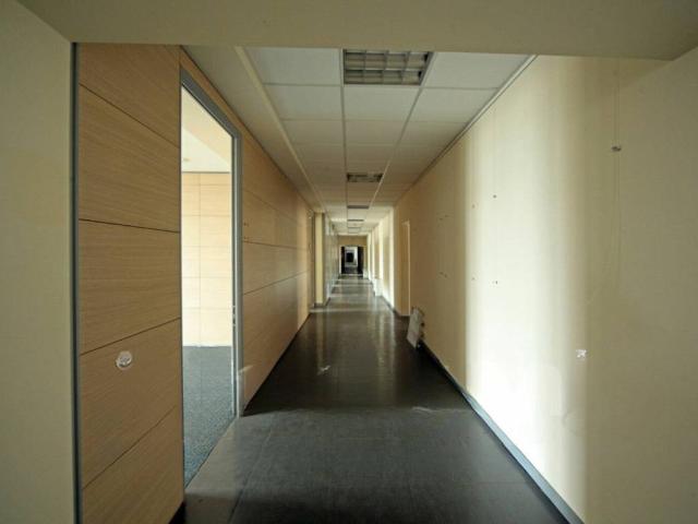 Locale Commerciale in vendita a Centro Ovest, Serra Riccò