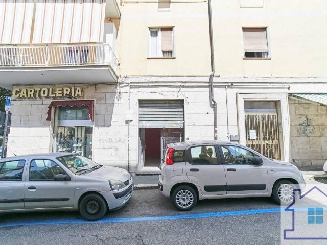 Locale Commerciale in vendita a Ville di Nemi, Roma Capitale