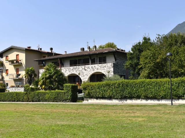 Locale Commerciale in vendita a Gera Lario, Lombardia