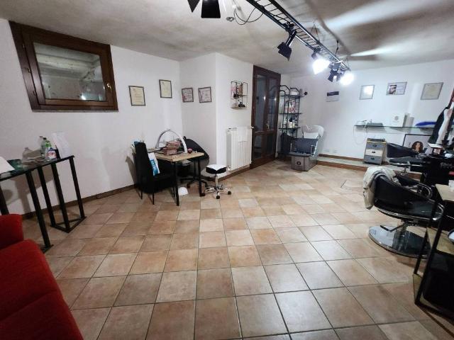 Locale Commerciale in vendita a Villaggio Moneta, Gerenzano