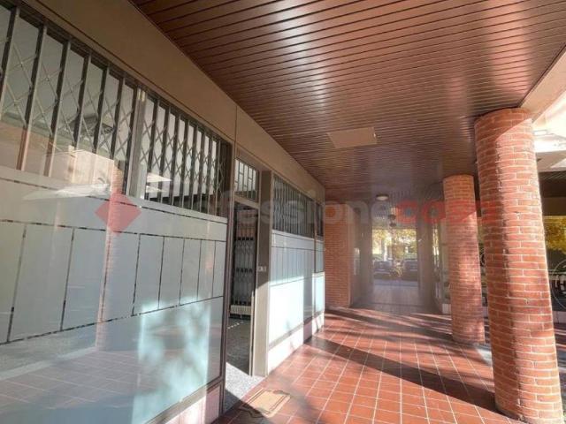 Locale Commerciale in vendita a Gessate, Lombardia