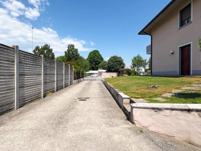 Locale Commerciale in vendita a Ghedi, Lombardia