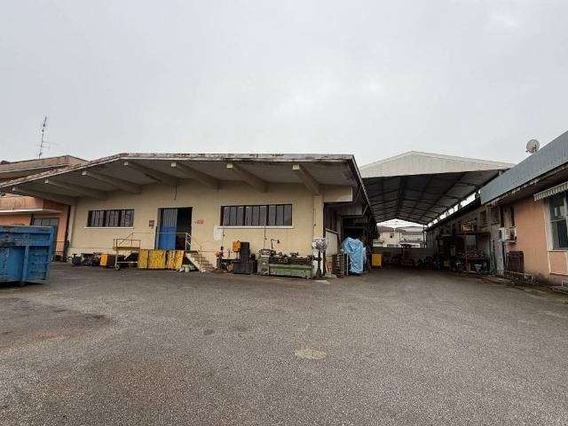 Locale Commerciale in vendita a Ghedi, Lombardia