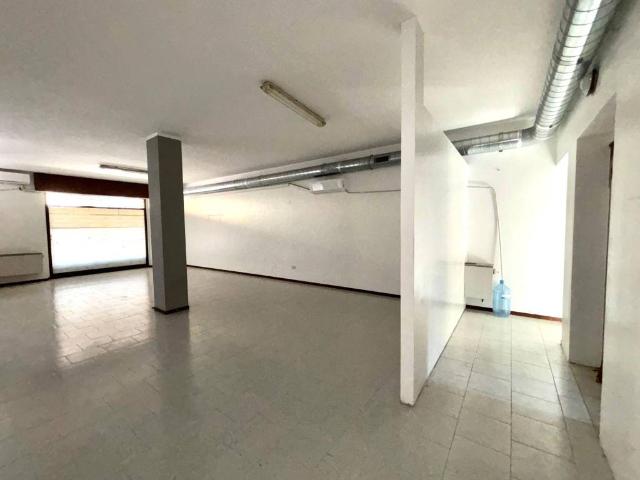 Locale Commerciale in vendita a Ghedi, Lombardia