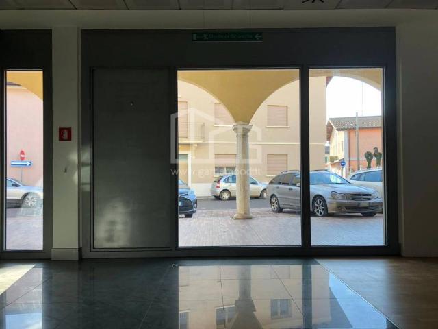 Locale Commerciale in vendita a Ghedi, Lombardia