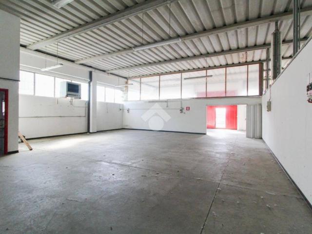 Locale Commerciale in vendita a Ghedi, Lombardia