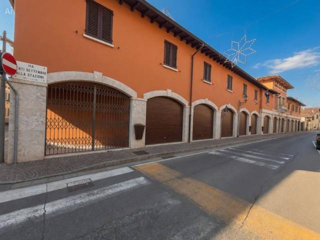 Locale Commerciale in vendita a Ghedi, Lombardia