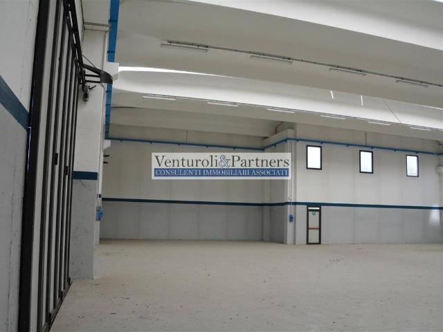 Locale Commerciale in vendita a Ghedi, Lombardia