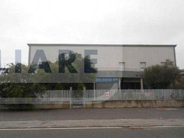 Locale Commerciale in vendita a Ghedi, Lombardia