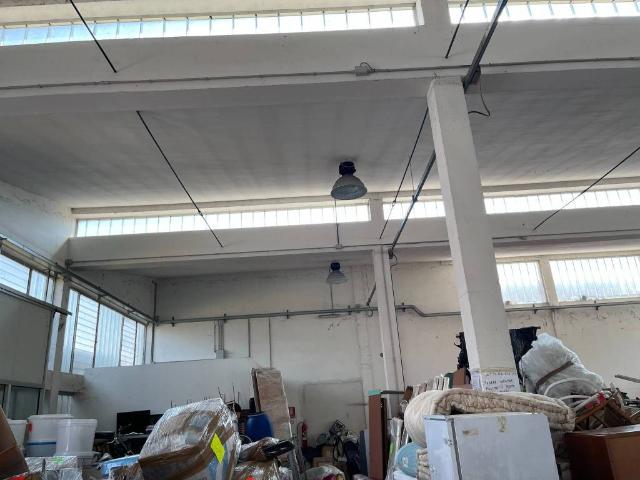 Locale Commerciale in vendita a Ghedi, Lombardia