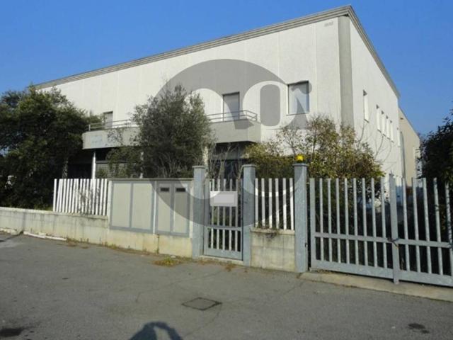 Locale Commerciale in vendita a Ghedi, Lombardia