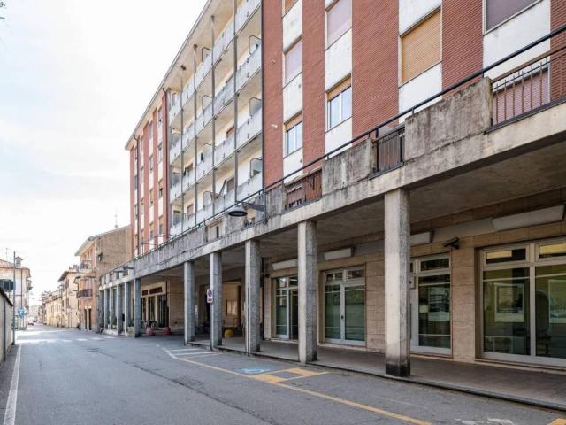 Locale Commerciale in vendita a Piemonte, Novara
