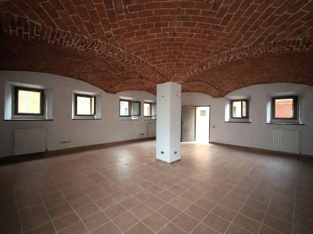 Locale Commerciale in vendita a Piemonte, Novara