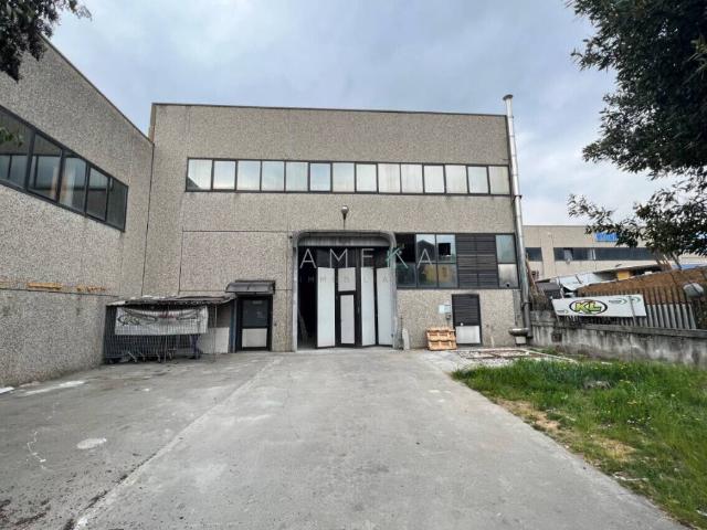 Locale Commerciale in vendita a Comunità montana della valle Camonica, Gianico