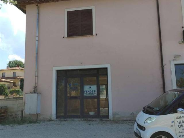 Locale Commerciale in vendita a Giano Dell'umbria, Umbria
