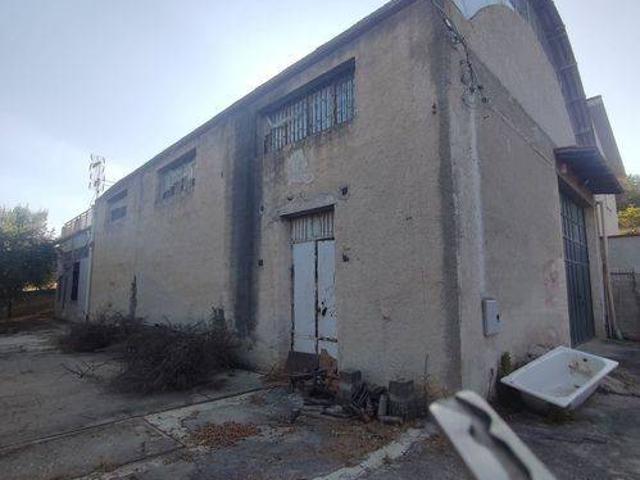 Locale Commerciale in vendita a Montelepre, Sicilia