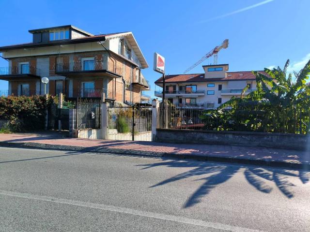 Locale Commerciale in vendita a Chianchitta, Giardini Naxos