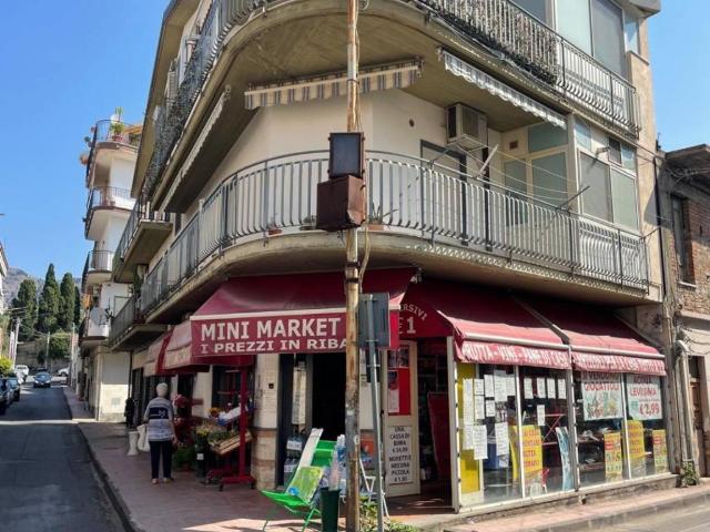 Locale Commerciale in vendita a Chianchitta, Giardini Naxos