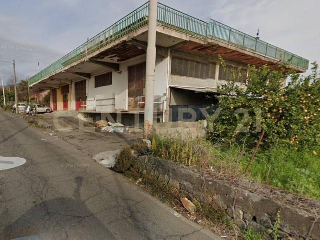 Locale Commerciale in vendita a Giarre, Sicilia