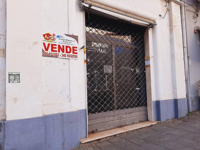Locale Commerciale in vendita a Giarre, Sicilia