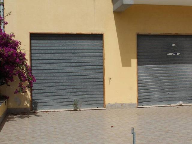 Locale Commerciale in vendita a Giarre, Sicilia