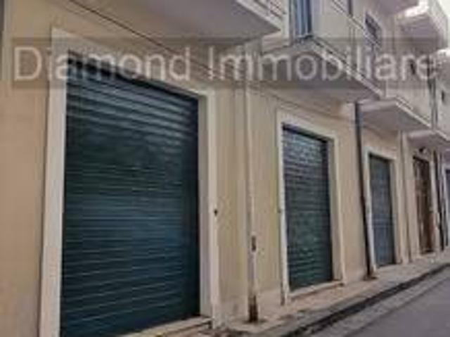 Locale Commerciale in vendita a Giarre, Sicilia