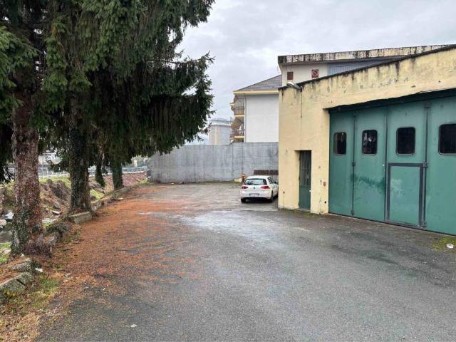 Locale Commerciale in vendita a Sala, Piemonte
