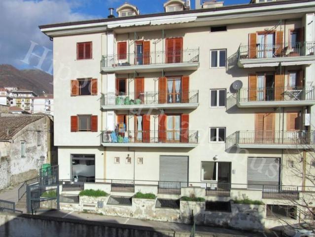 Locale Commerciale in vendita a Giffoni Valle Piana, Campania