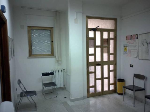 Locale Commerciale in vendita a Puglia, Taranto