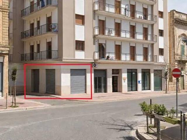 Locale Commerciale in vendita a Puglia, Taranto