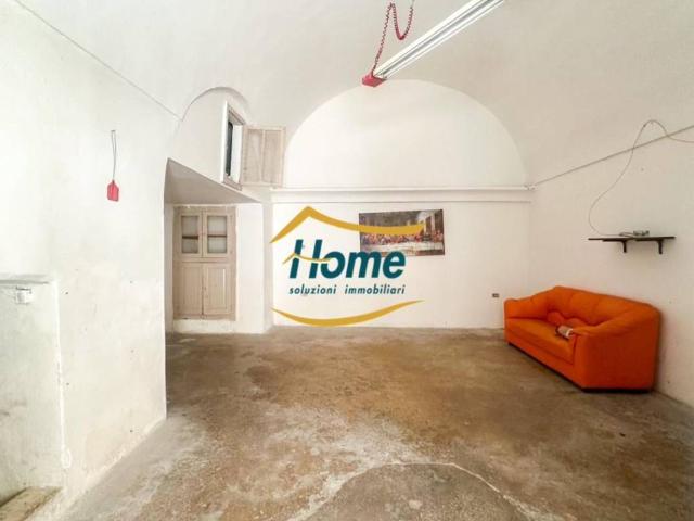 Locale Commerciale in vendita a Puglia, Bari