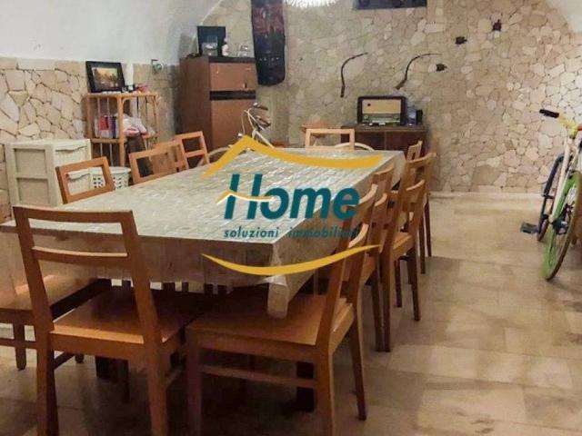 Locale Commerciale in vendita a Puglia, Bari