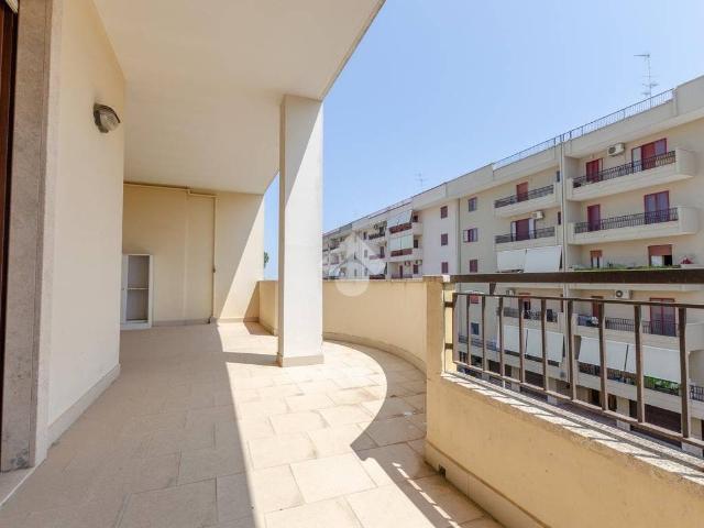 Locale Commerciale in vendita a Puglia, Bari