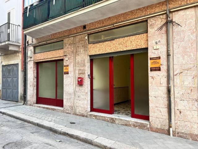 Locale Commerciale in vendita a Puglia, Bari