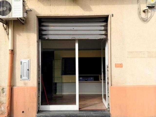 Locale Commerciale in vendita a Puglia, Bari