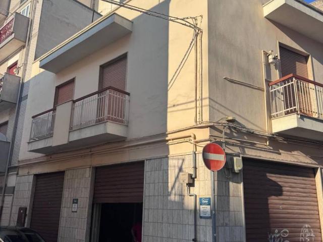 Locale Commerciale in vendita a Puglia, Bari