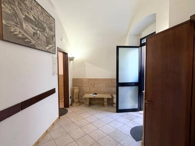 Locale Commerciale in vendita a Puglia, Bari